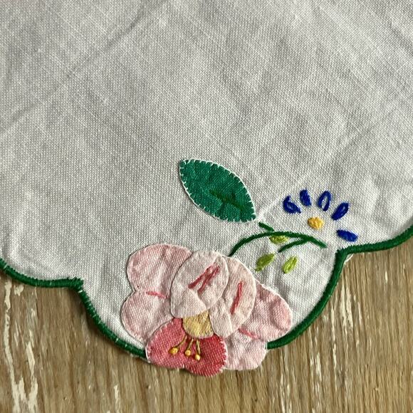 Vintage Bread Basket Liner Hand Embroidered Appliqué Flowers Linen Cottagecore - Picture 11 of 12